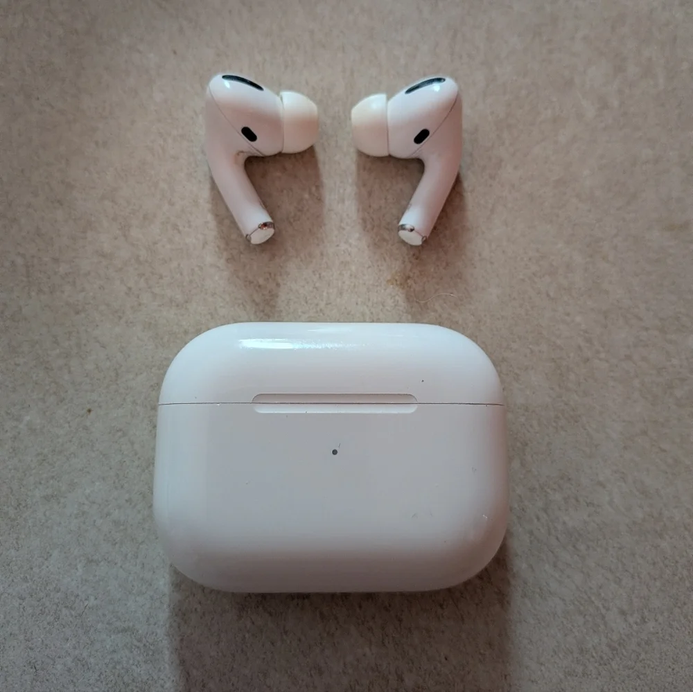 Apple Airpods Pro 2 Wireless Earbuds - Picture 2 of 9